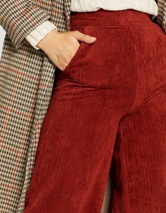 velours-cotelé-mode-tendance-pantalon-rouge-manteau-british-carreaux