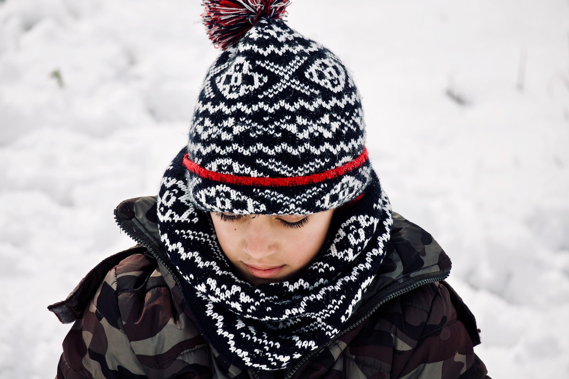 Garçon À La Mode En Vêtements D'hiver. Enfant De La Mode. Enfant. Adolescent  Élégant En Bonnet Tricoté Banque D'Images et Photos Libres De Droits. Image  117784523